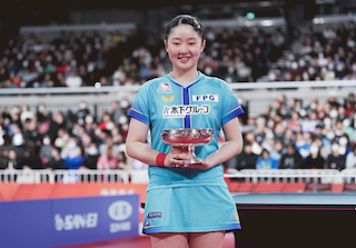 皇后杯を手にした17歳　張本美和、全日本シングルス制覇の喜び語る