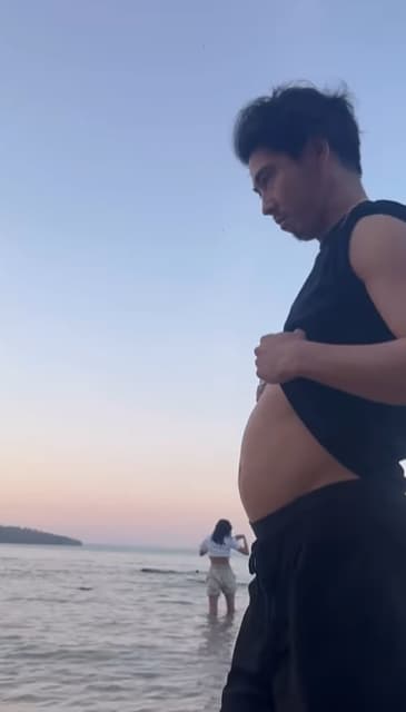 「なに見せられてるの」爆笑夫婦動画を公開⁉賀来賢人のポッコリおなかにツッコミ殺到