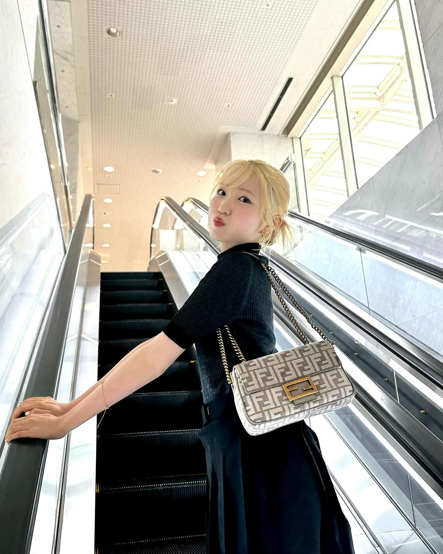 本田仁美ブラックコーデのショットにファンメロメロ💖💖