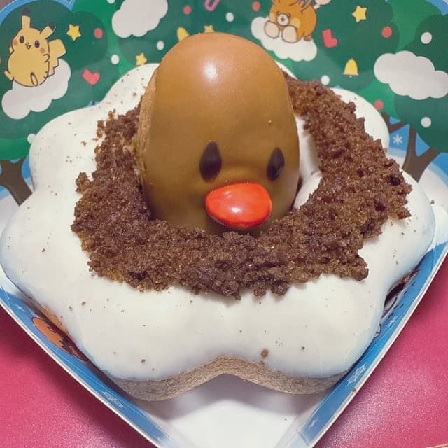 「世の中に疲れた顔してる」ホロライブVTuberがいま話題のポケモンドーナツの写真を投稿！漂う哀愁にファン爆笑