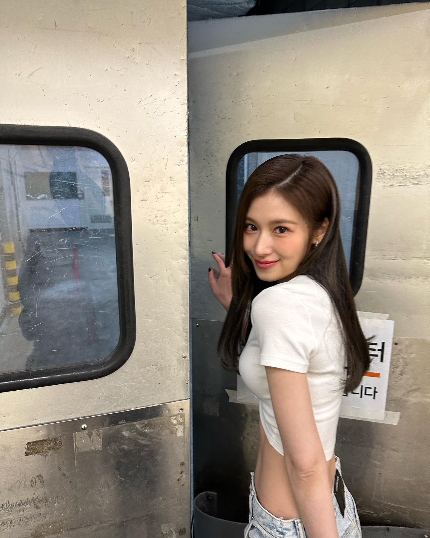 「そんな顔で見つめないで😩💜💜」TWICEサナの可愛すぎる最新ショット📸