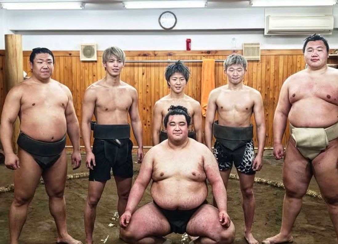 あのイケメン格闘家が相撲部屋に！ 両国国技館での決戦に備える