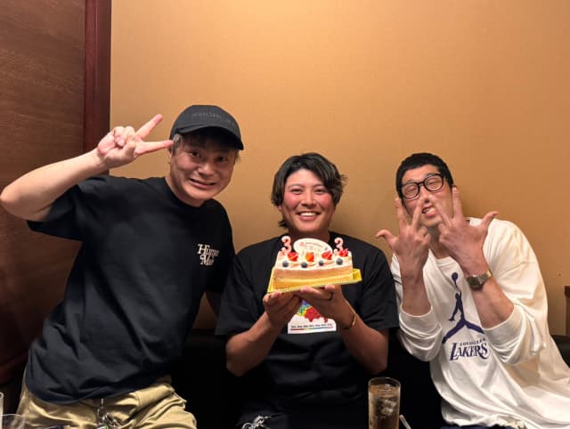 カラテカ入江が元巨人の投手に「誕生日のお祝い」を開催し刺激をもらう？