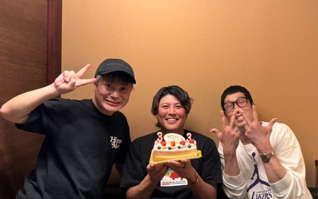 カラテカ入江が元巨人の投手に「誕生日のお祝い」を開催し刺激をもらう？