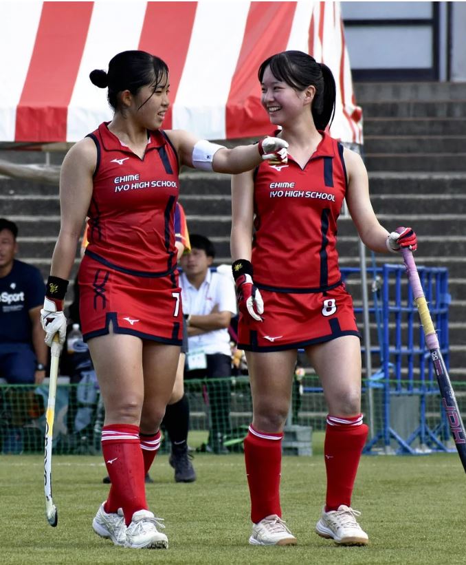 初心者かき集めて作ったチームが創部３年で２年連続８強、伊予が駆け上がった「初」づくしの夢舞台…ホッケー女子