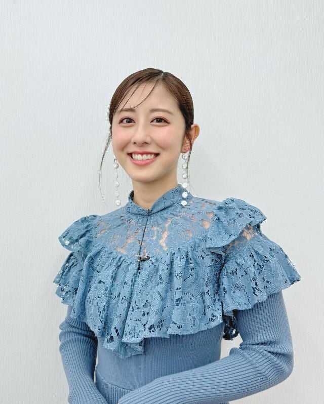 「青の日と赤の日🩵❤️」」テレ朝・斎藤ちはるアナ、ナニコレ珍百景の衣装姿が「美しい」と話題に👀