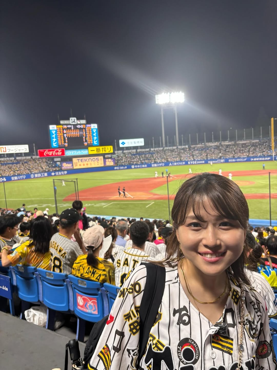 歌手・河野万里奈、岩崎優の登録抹消に悲しみつつも「ブルペンを丸ごと見せてくださる神宮球場が大好き」