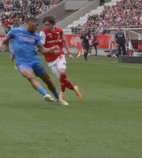 伊東純也 圧巻の50メートル爆速ドリブル 公式SNSの更新にいいね続々