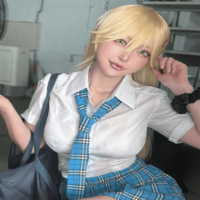2.5次元の誘惑…人気コスプレイヤー「カモミール」が金髪制服ショットでファンをノックアウト