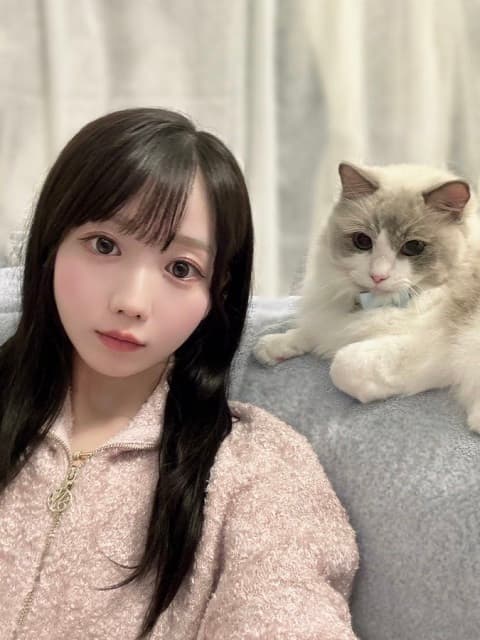 可愛さが猫レベル!?アイドルと猫の2ショットにファン「似てるし可愛い」と絶賛