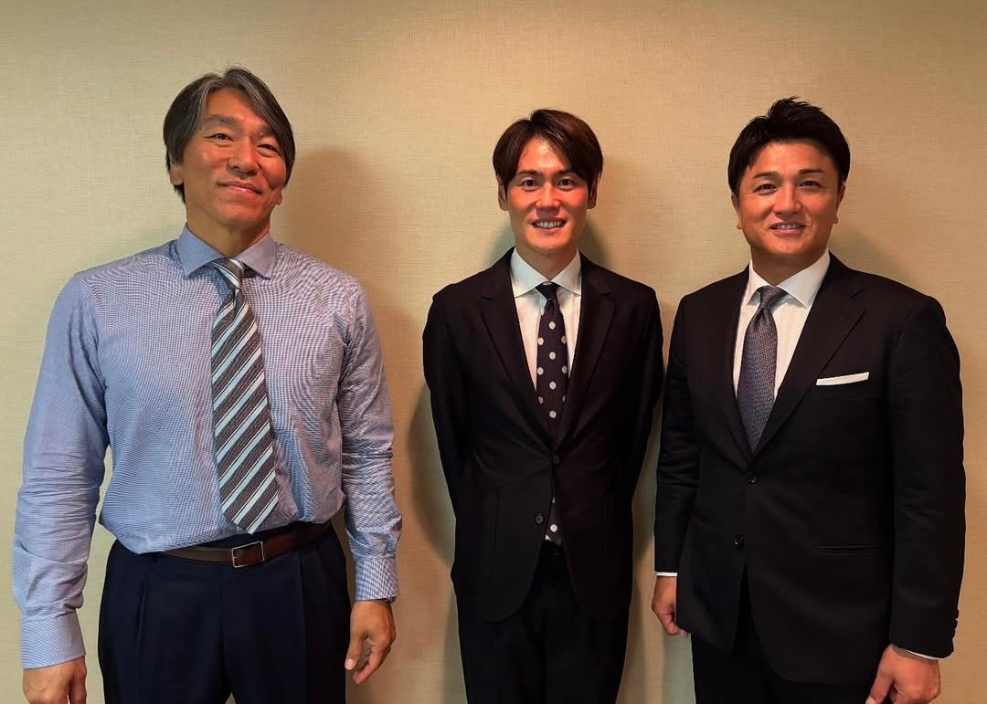 豪華すぎるスリーショット！松井秀喜＆高橋由伸と並んだ上重聡アナ