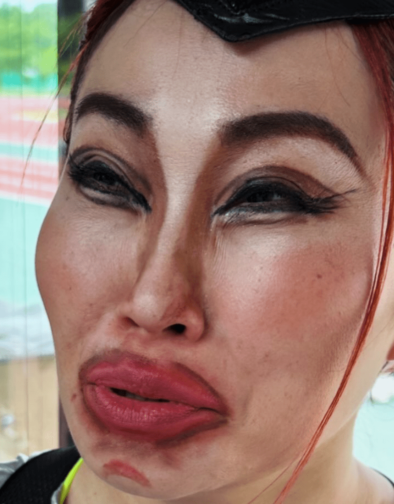 有吉弘行の投稿が話題に、海外セレブのドアップショット「絶妙な表情がクセになる」