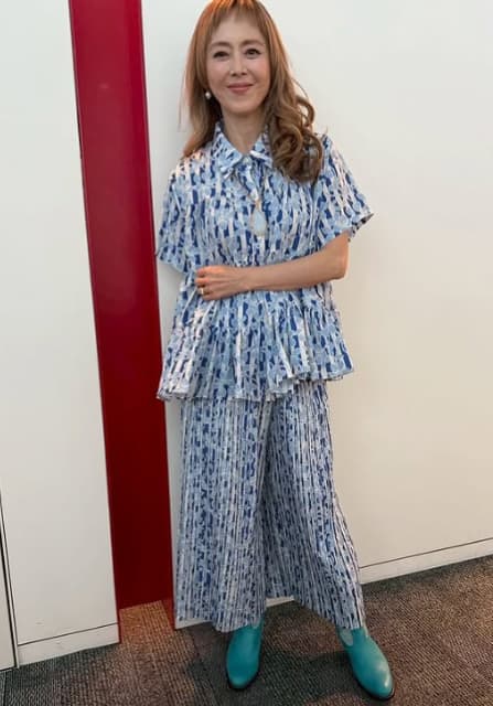 「とっても…ステキ」熊谷真実が自前のオシャレ衣装を公開！いつまでも美しい姿にファンからコメント集まる！？