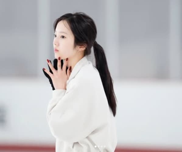 本田真凜、週末に控えたアイスショーに向けて朝練姿を公開