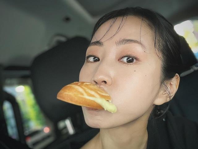 木南晴夏がグルテンフリーのパンに感動「信じられぬ美味しさ」口いっぱいに頬張る姿を公開！
