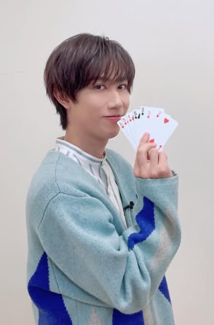 「可愛すぎてしんどい」Snow Man・阿部亮平のオフショット「すごっ！おもしろっ！」が話題に！