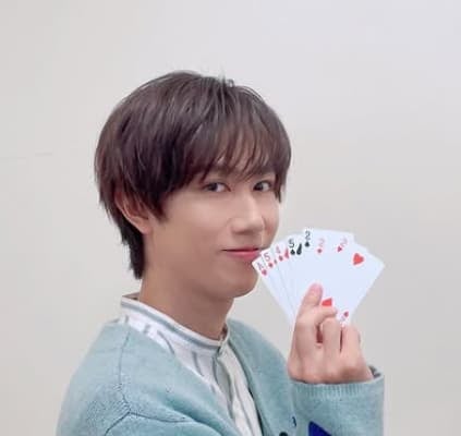 「可愛すぎてしんどい」Snow Man・阿部亮平のオフショット「すごっ！おもしろっ！」が話題に！