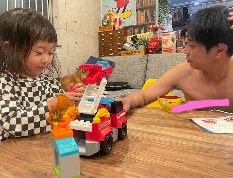 素敵なパパ💖👏パンサー尾形さんの意外な一面が話題❗️貴重な親子ショットに注目👀