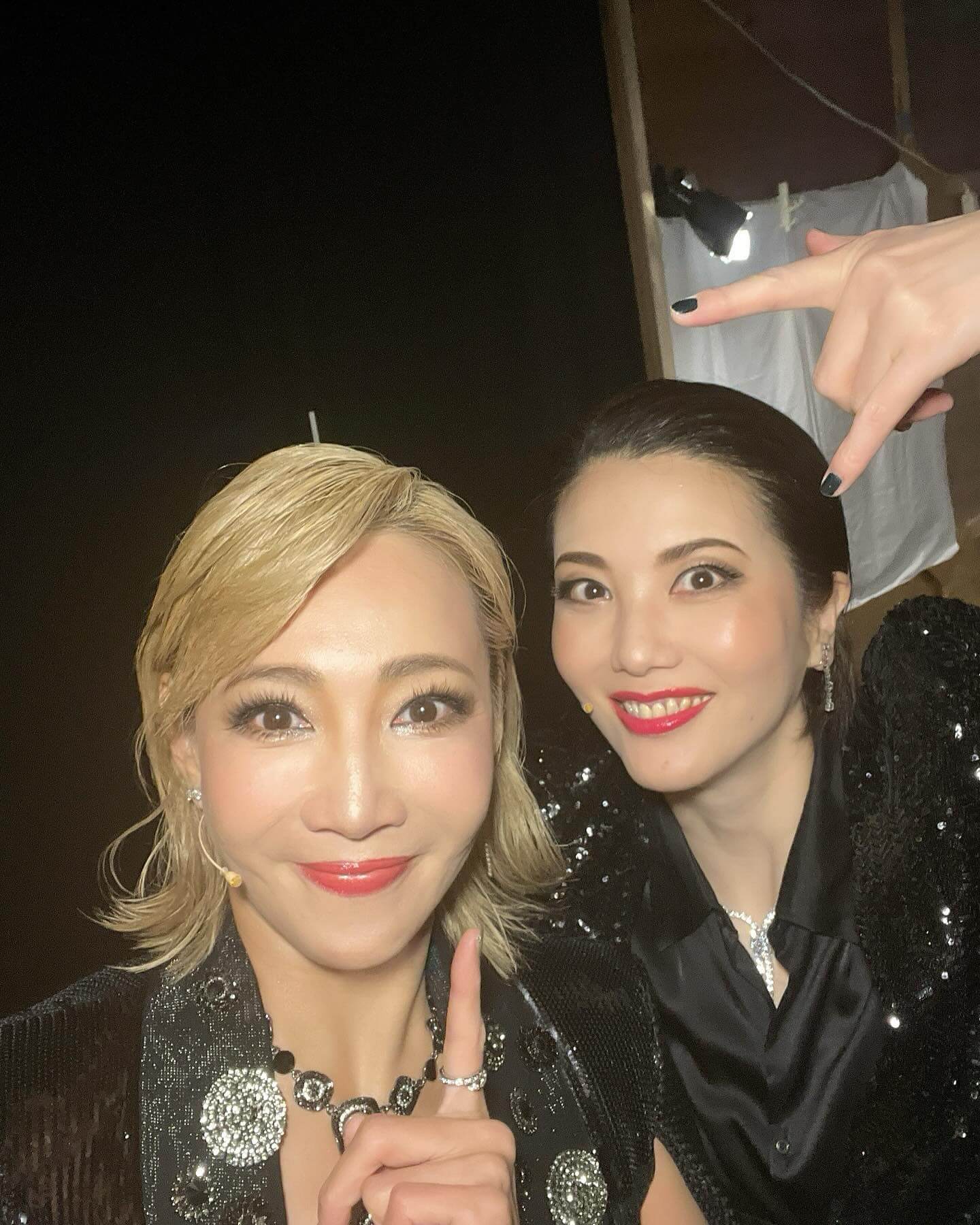 元宝塚トップスターが舞台ランウェイの共演者との2ショットを公開！