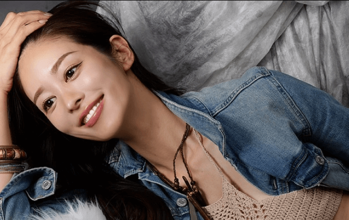 「美しいプロポーションですね」美女トレーナー、デニムコーデの”お気に・ショット”にファン歓喜！「ますます美しい」