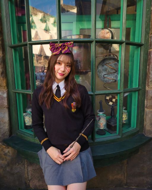 「映画を観たことなかった」一夜漬け？足立梨花の「ハリーポッター」ハロウィンコスも可愛すぎる！