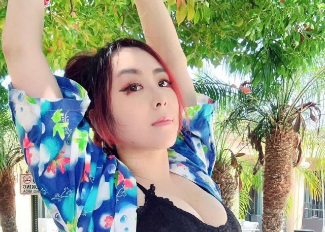 アクトレスガールズ安川結花、真夏の暑さに汗だく覚醒。「負けん！」と笑顔で届ける元気メッセージ。