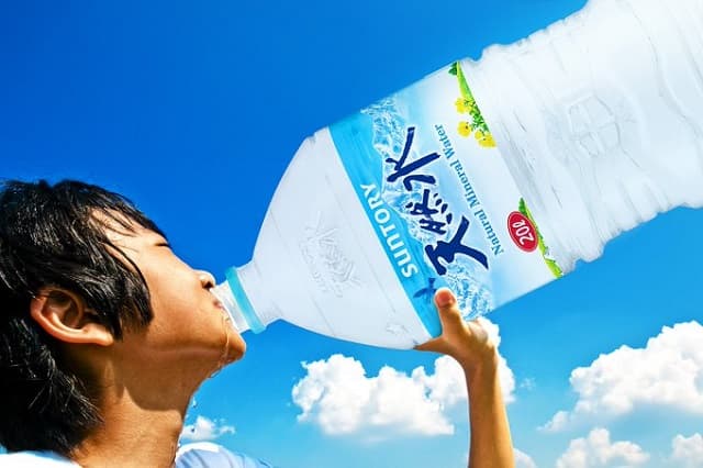 「デカすぎんだろ…」〇〇リットル!?サントリーのエイプリルフール投稿が話題に