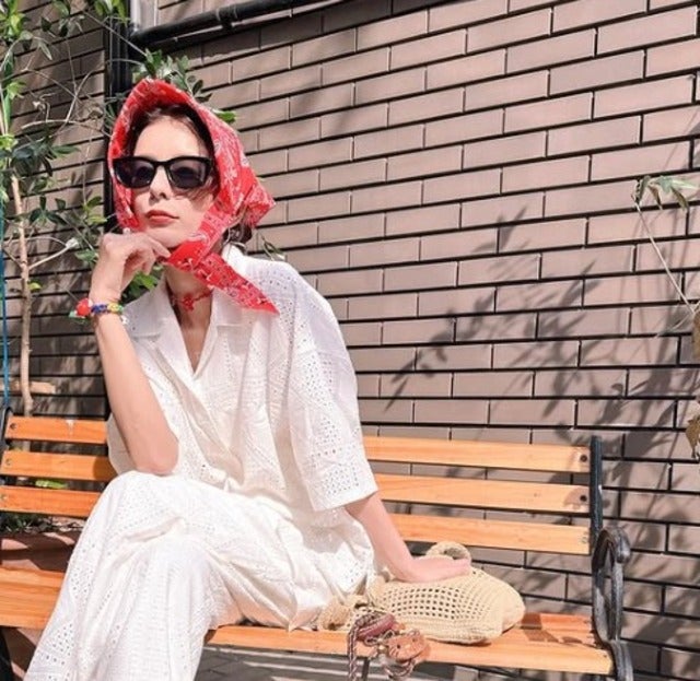 スザンヌがpopupで買ったばかりの三角バンダナ姿を披露！