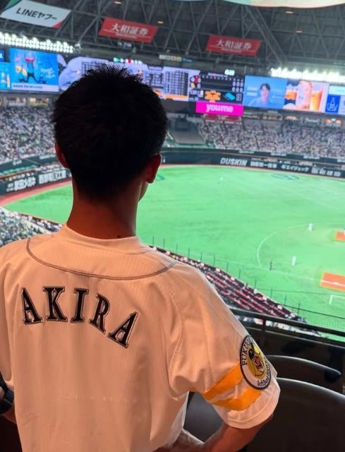 陸上長距離・赤﨑暁、始球式に登場！「次はストライク目指して練習します！」