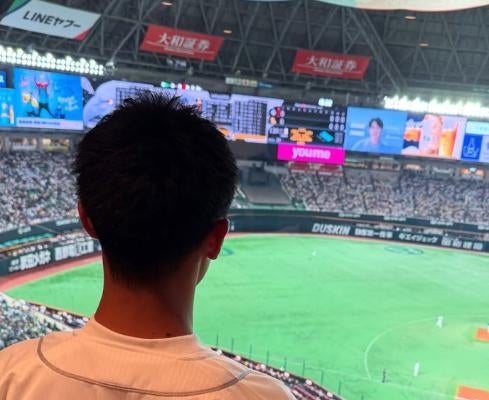 陸上長距離・赤﨑暁、始球式に登場！「次はストライク目指して練習します！」