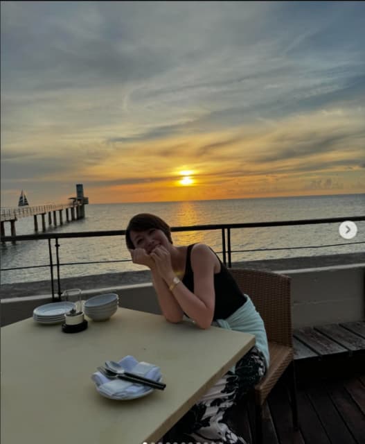 「夏休みをいただきました」辺見えみり、娘とビーチでバカンスを楽しむ