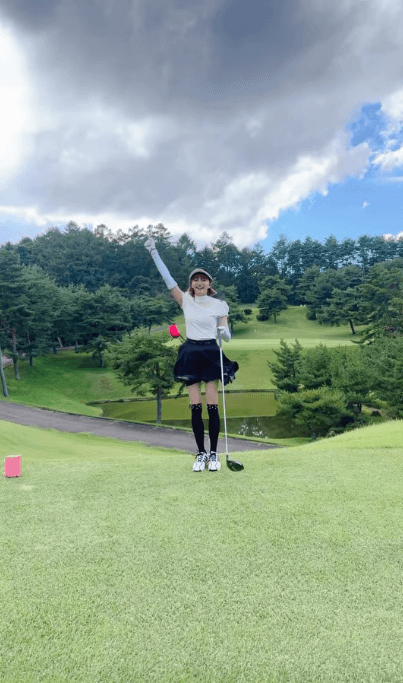 アイドル・星名美怜のゴルフ女子ムービー！池越えショットの初々しさが注目され、早速ファンが話題に