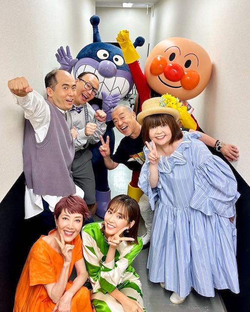 女優 ・桐谷美玲  トレンディエンジェルら豪華共演者とのオフショット公開✨✨