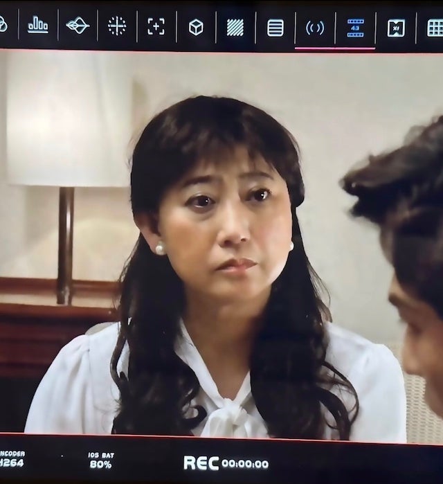 友近がVチェックの様子を公開！