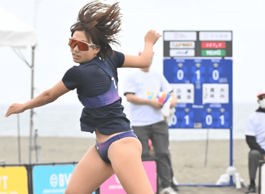 「めっちゃ可愛い過ぎ」美女ビーチバレー選手・福田鈴奈、”かわちい”とお気にのビーチウェア姿にファン熱視線！「バッチグー」