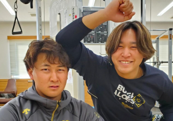 宮城大弥、“キャンプ頑張るぞ”宣言！仲良しコンビにも注目集まる