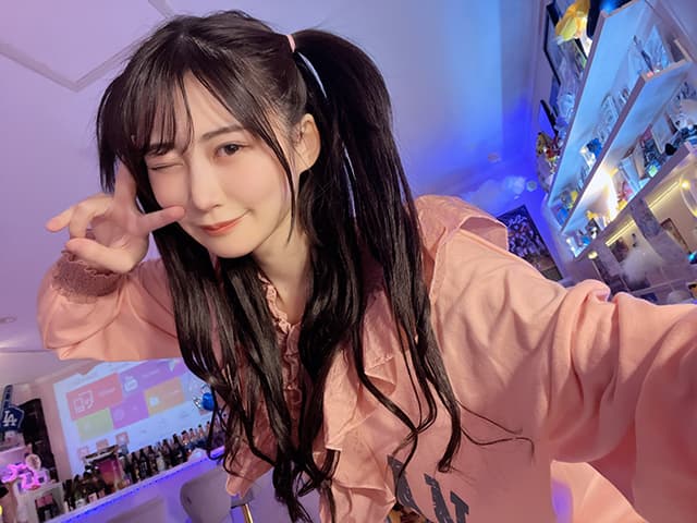 空野青空「ありがたき〜っ！！！！！！」感謝と共に可愛すぎる”ウインク”ピースのオフショットを公開！