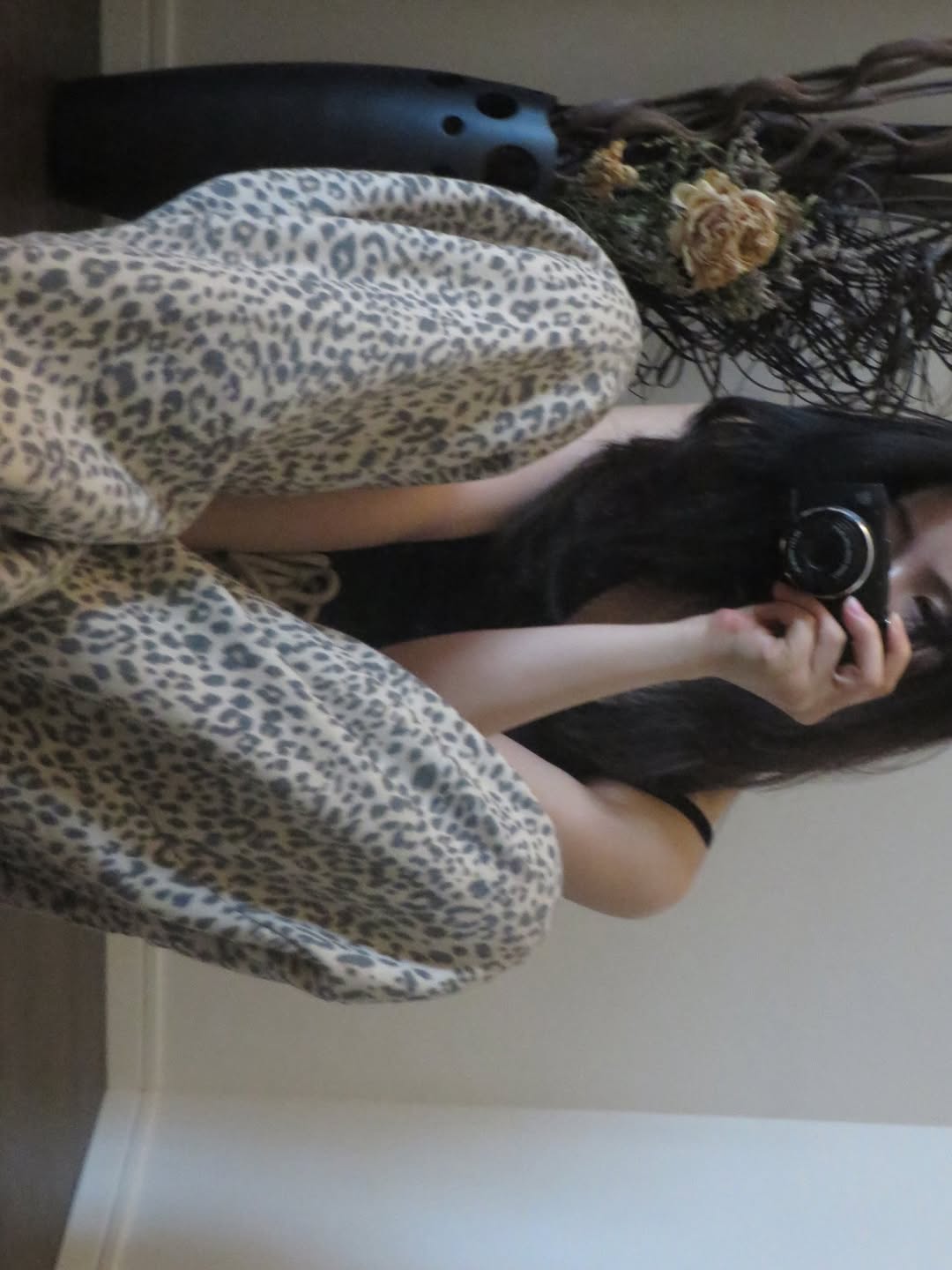 NiziU・MAYA、飾らない日常ショットが放つ“静かな色気”