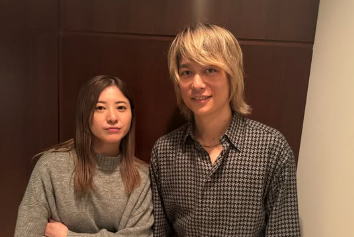 女優吉高由里子、Toru（ONE OK ROCK）との対談ショット公開　書籍『しらふ』アザーカット披露