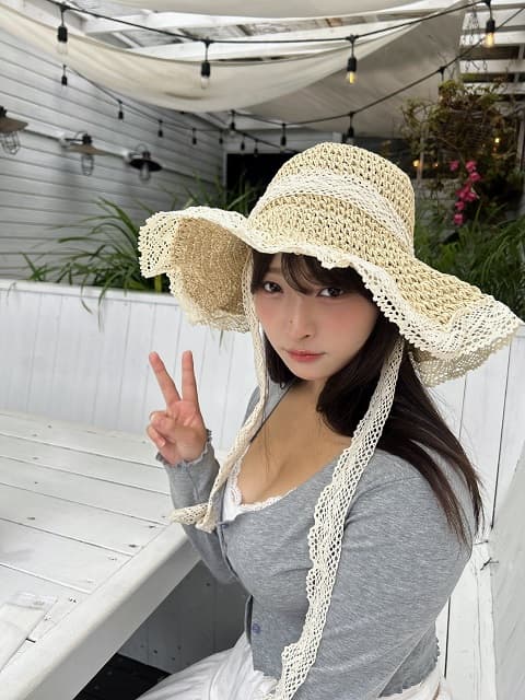 「可愛いオーラが溢れ出てる」”令和のグラビアクイーン”が江ノ島でリフレッシュ！キュートな姿に反響