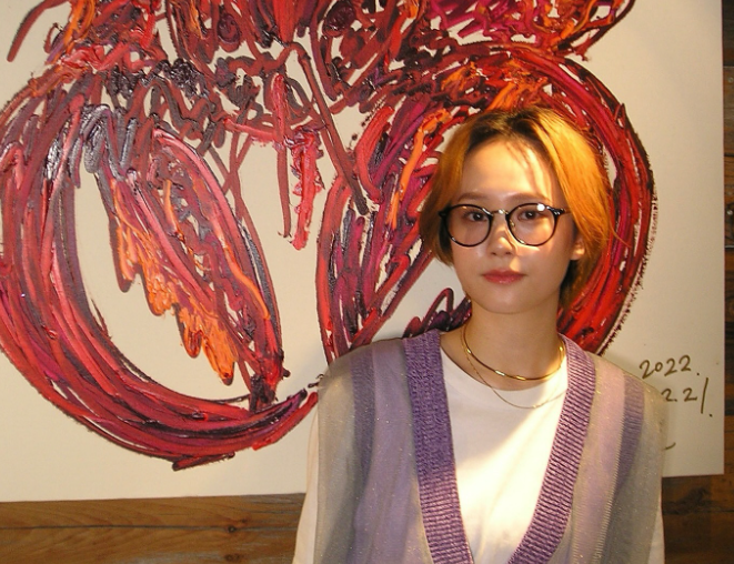 “TRAIN TV出演”尾碕真花、「#ココ食べ」JR車内モニター放映を告知