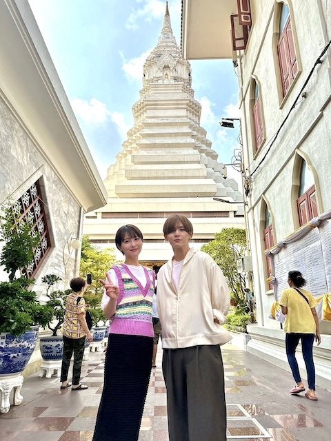 浜辺美波&山田涼介 タイでの接近2ショット公開でファン悶絶😳💖