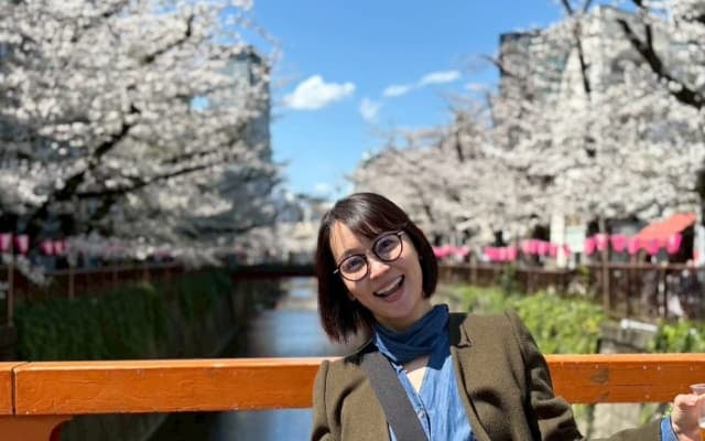 出水麻衣が花見を楽しむ「お天気も最高で幸せでした」