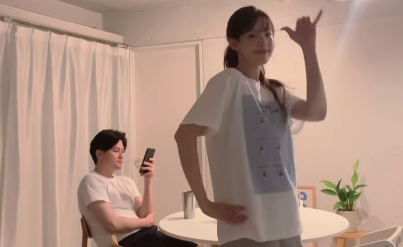 「ママに見えない！可愛い」元東京バレエ団の美女バレリーナ、ダーリンバックの