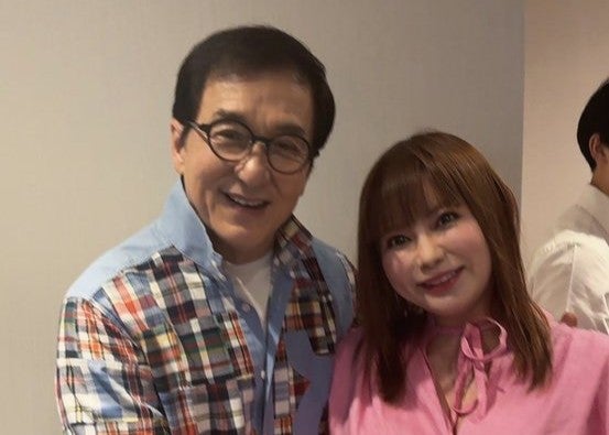 中川翔子、ジャッキー・チェンとの奇跡の対面に感激「お腹撫でてもらえた！」