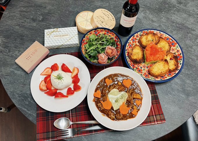 峯岸みなみ 夫・東海オンエアてつやに作った豪華バレンタインメニュー公開「料理からラブラブ加減が伝わってくる」