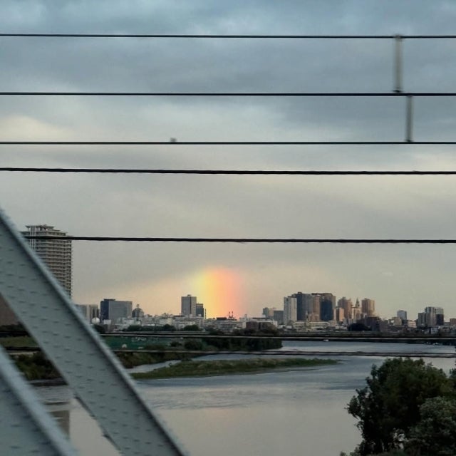 森七菜、走る景色の中で「みっけ」た小さな奇跡。都会の隙間に現れた虹が心をそっと揺らす