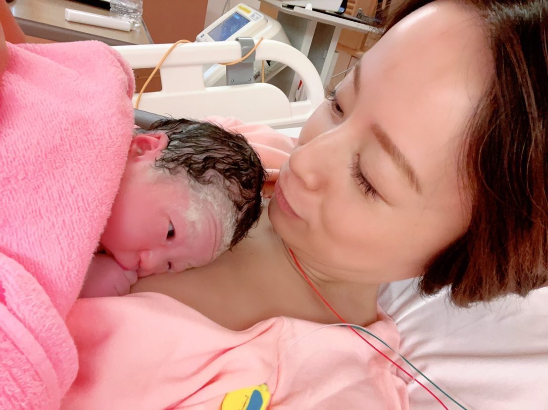鈴木亜美さんが第3子出産を報告「かわいくて小さな姫が誕生しました」