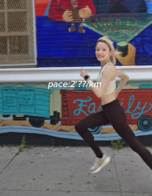 「ペースどれくらいに見える？」美女ランニングインフルエンサー、可愛すぎるスマイルの疾走ムービーに釘付け！