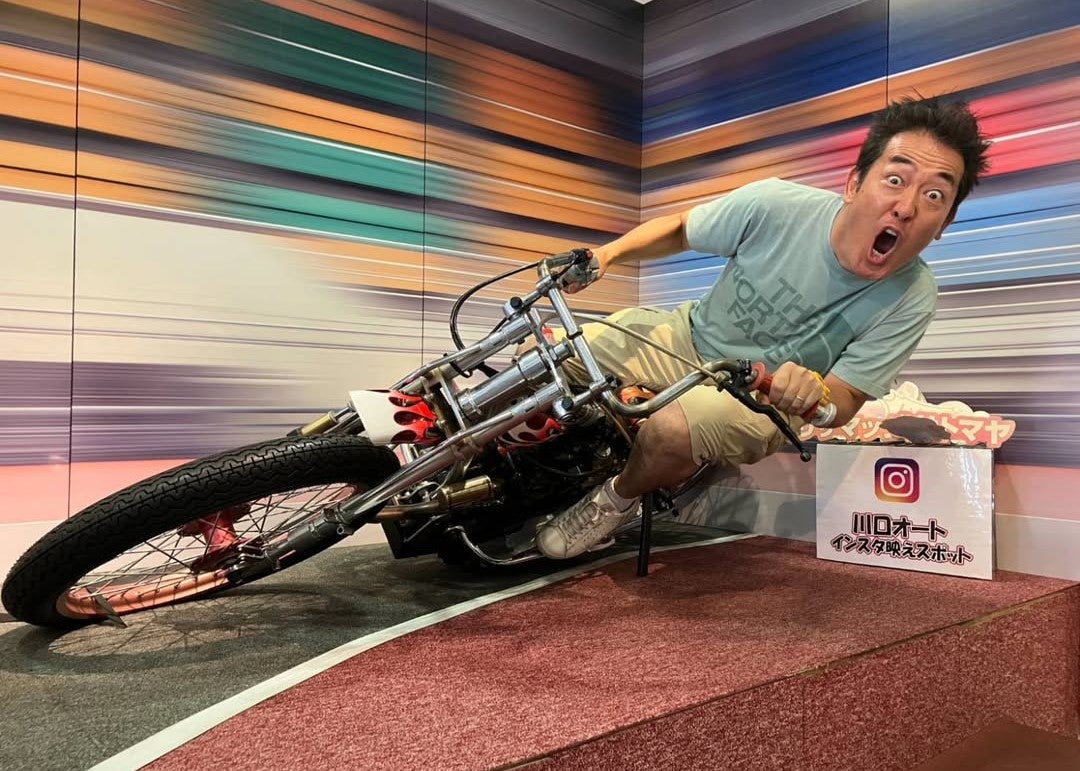 「すぎょぎょーい！顔の疾走感よwww」テツが疾走感満点の一枚を公開　「なんでだろう？」で魅せるオートレースミュージアムショット